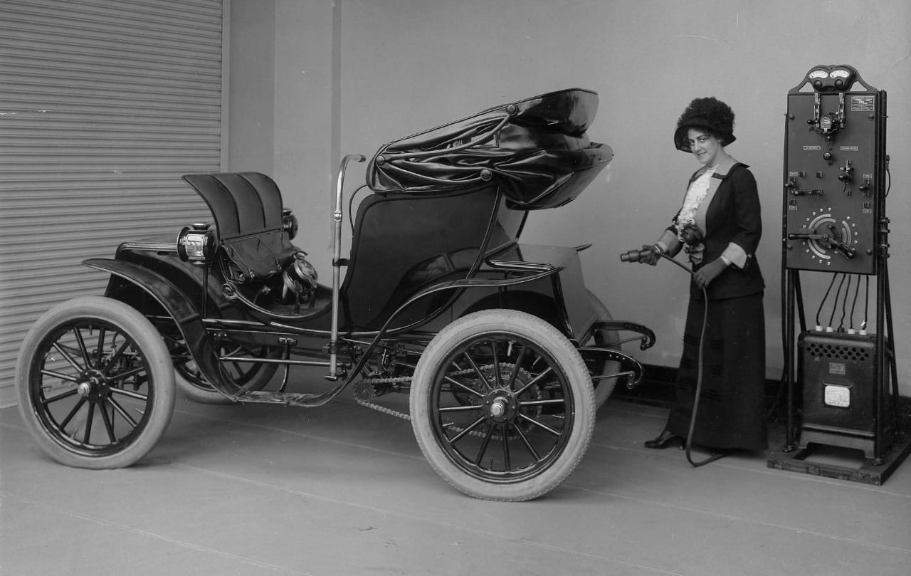 The First Electric Car Manufactured in 1909 That Very Few People Know